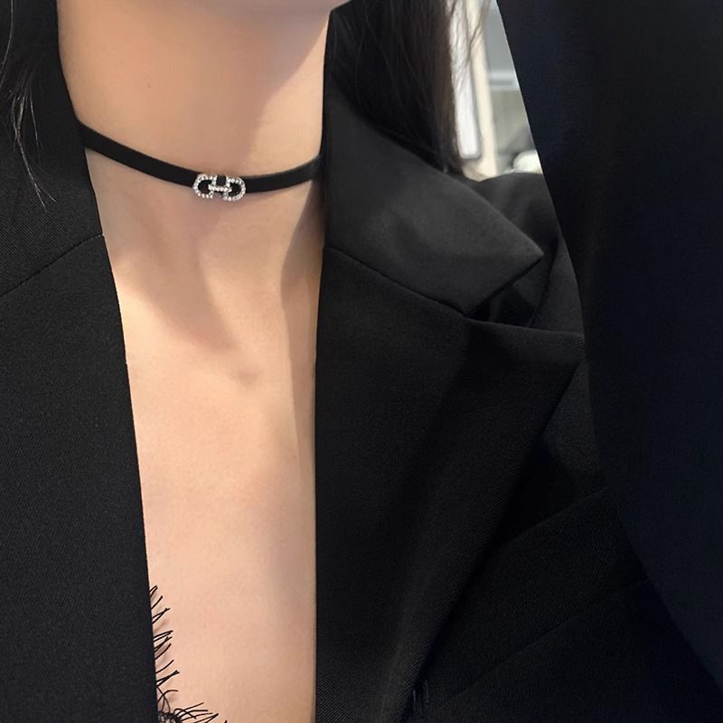 Collana di corda nera di nicchia di lusso leggero senso femminile collana clavicola catena per il collo cinturino per il collo accessori per il collo tendenza del collare_voghion.com