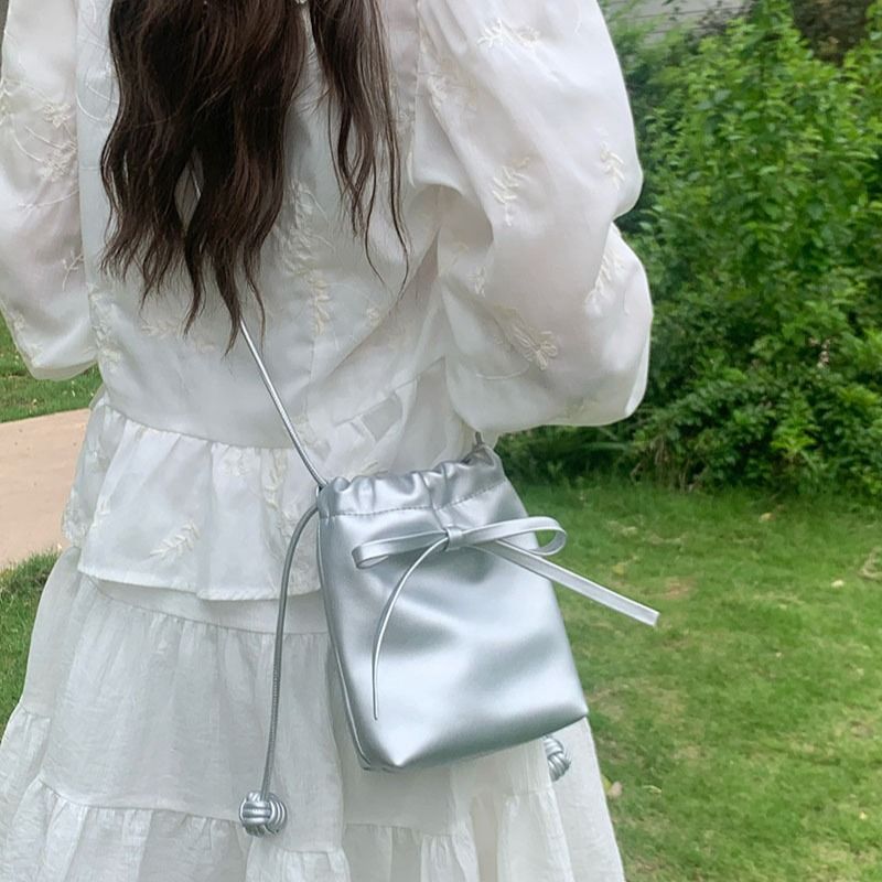 Nischendesign Bowknot Mini für Frauen 2025 Neue Sommer Stilvolle Schulter Crossbody Handytasche_voghion.com