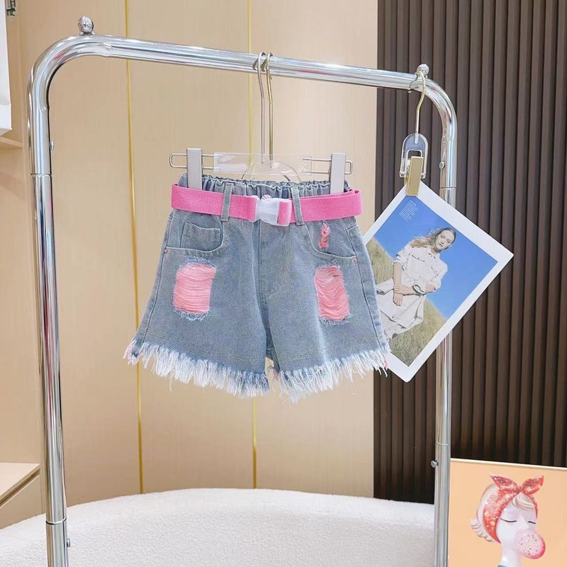 Sommer 2024 Neues und modisches rosa Tanktop für Kinder mit T-Gürtel und zerlumpten Shorts_voghion.com