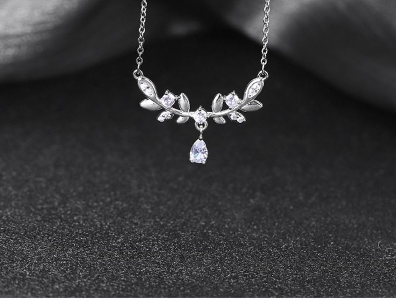 Laurel Necklace Light Luxury Niche High-end Design Sense Minimalist Style Collarbone Chain 2025 New Trend Gift For_voghion.com