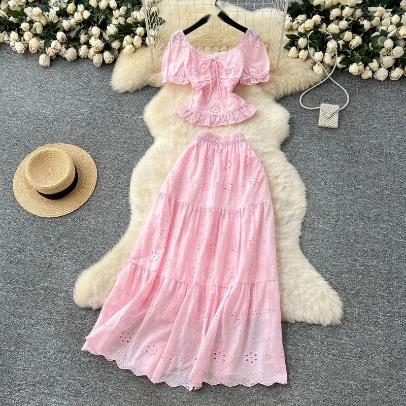 Abito francese da donna con scollo quadrato stretto, maniche a palloncino, camicia, vita alta, gonna traforata con ricamo._voghion.com