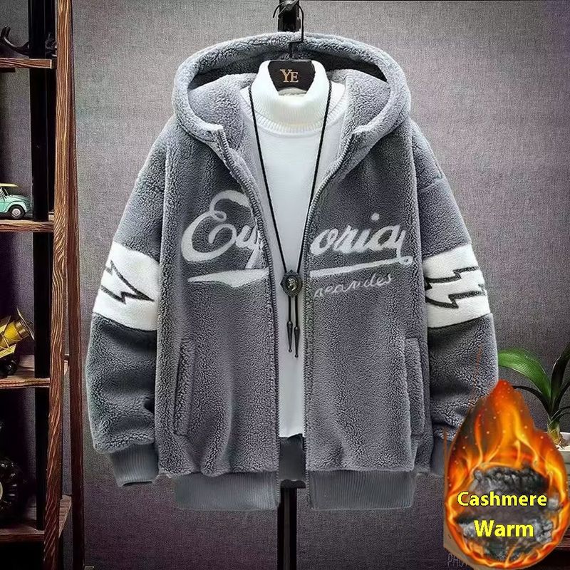 Uomo Autunno/Inverno 2024 Nuovo Cappotto con Spessore Agnello Pile Caldo Felpa con Cappuccio Ricamato Trendy Studente Casual Giacca di Cotone_voghion.com