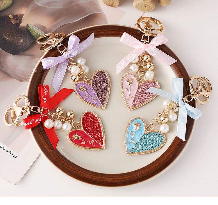 Koreanische Version Diamant-besetzte Herz Rose Blume Auto Metall Damen Tasche Anhänger Schlüsselanhänger Kreative Hängende Ornament Geschenk_voghion.com