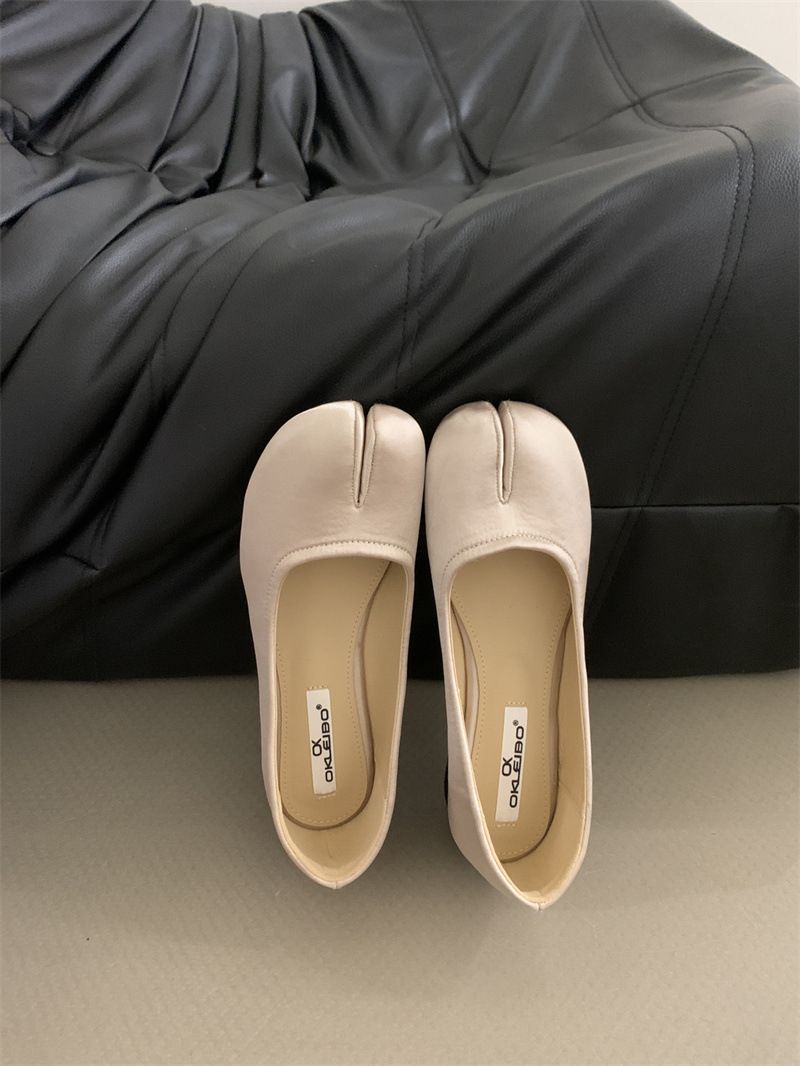 Gentle Chinese Style Women's 2025 New Thick Heel Soft Sole Satin Split Toe Pig's Hoof Shoes Loafers_voghion.com