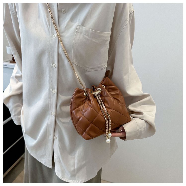 Ligge Cross Shoulder Water Bucket Bag 2024 Drawstrig Simple New Style Chai Sprig Tred Leisure Large Capacity_voghion.com