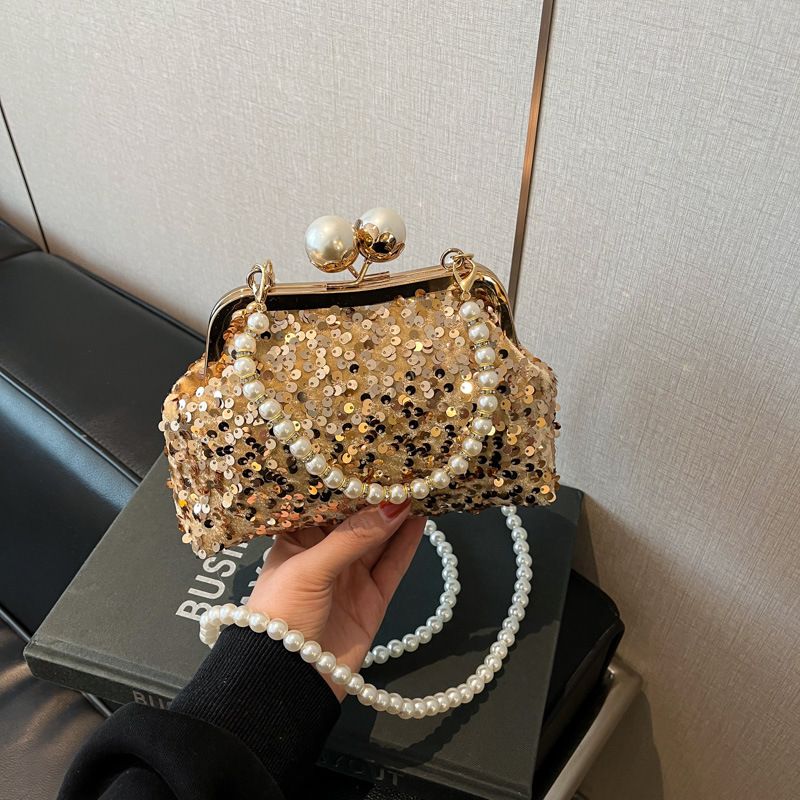 Borsa a tracolla elegante da sera con catena di perle lucide e fibbia a clip, alla moda, per donna_voghion.com