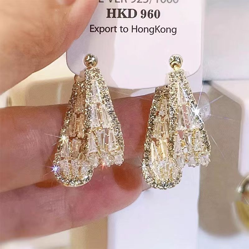 Women's earrings New Temperament Fashion Hoop Earrings Western Style High-end Crystal Earrings Light Luxury Unique Versatile Ear Accessories_voghion.com