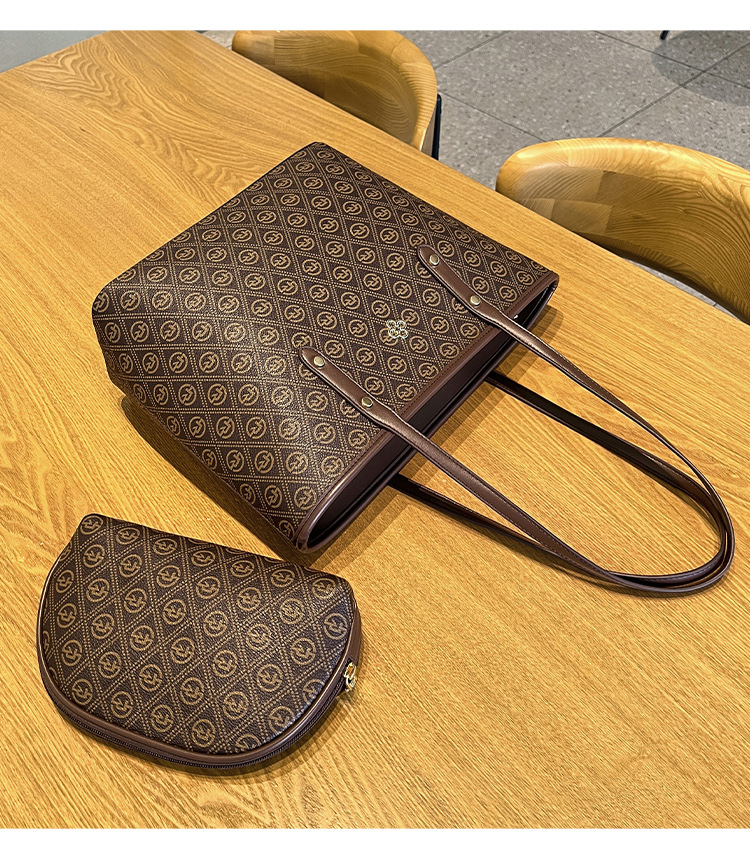 2023 New Good Women's Urban Simple And Fashionable Style Printed Shoulder Bag Commuter Large Capacity Tote Bag_voghion.com