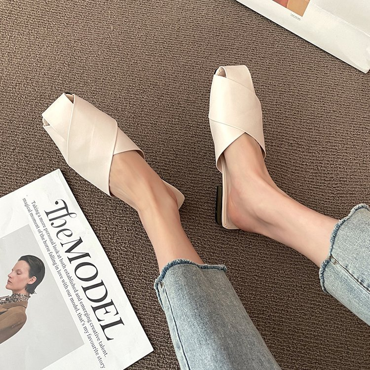 Zapatillas de mujer con puntera cubierta y lunares, sandalias con tiras cruzadas de cuero, sandalias con recortes, chanclas de verano 2022_voghion.com