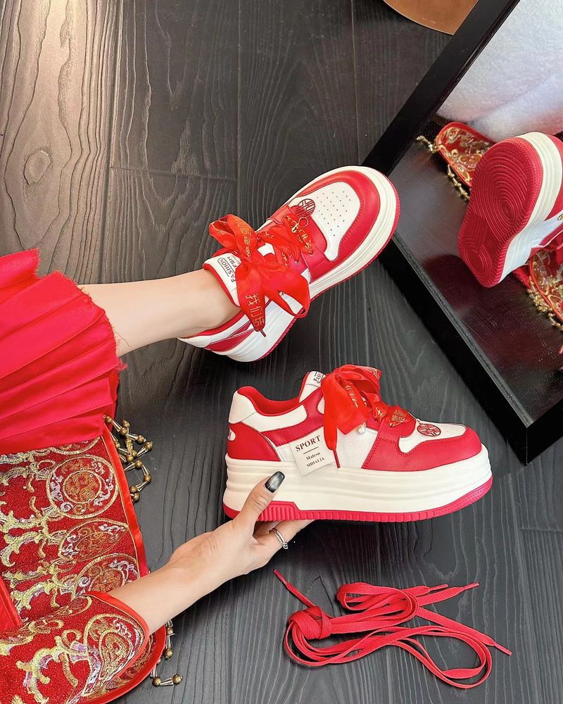 Hanfu Red Xiuhe Wedding 2024 Nuovo Sposa e Damigella d'onore Piedi Non stanchi Suola Spessa Altezza Interna Aumento Originale_voghion.com