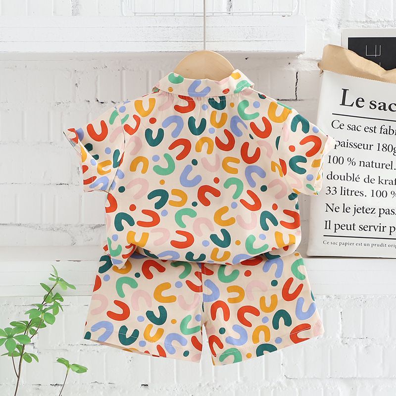 Set da 2 pezzi per bambini, con maglietta a maniche corte e pantaloncini, modello estivo da ragazzo, modello Cross Border, con stampa a fiori e lettere._voghion.com