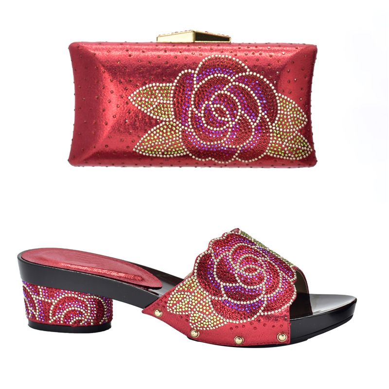 Sandali alla moda casual con tacco alto, modello a rombi con file di rose, testa rotonda, tutto in uno, con borsa_voghion.com