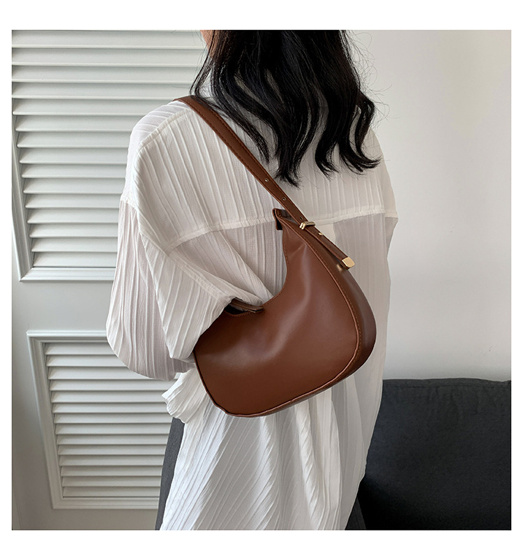 Retro Trend Schëllerbeutel 2023 Summer nei Posch Fraen modesch einfach Ënneraarmbeutel Nisch Koreanesch Neimoundbeutel_voghion.com
