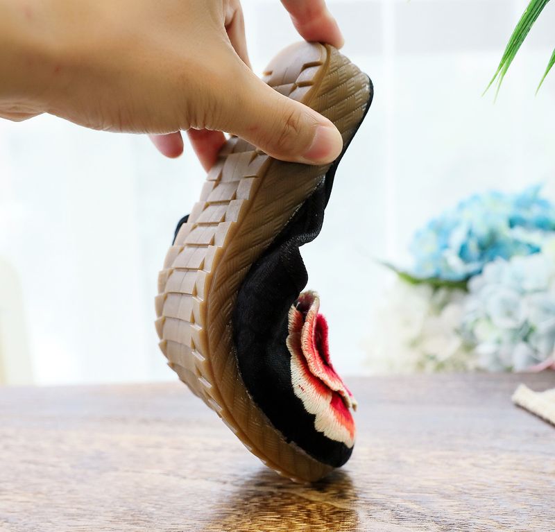 Nei Summerpantoffelen mat Blummen, flaache Buedem, déck breet Féiss, gestickte Schong, Damen Stoffschong fir Oberbekleedung_voghion.com