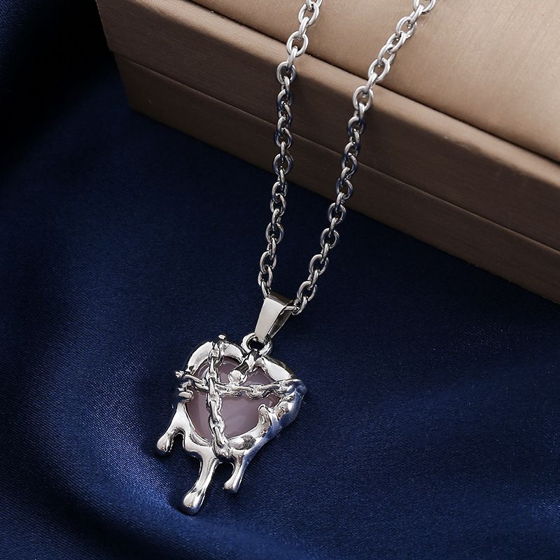 European And American Cute Fashion Personality Liquid Love Shape Pendant Exquisite Jewelry Hollow Crystal Inlaid Love Necklace_voghion.com