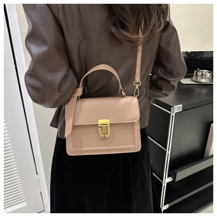 2024 Neue kleine Handtasche mit Retro-Textur für Damen, einfache kleine quadratische Tasche, hochwertige Umhängetasche mit einer Schulter_voghion.com