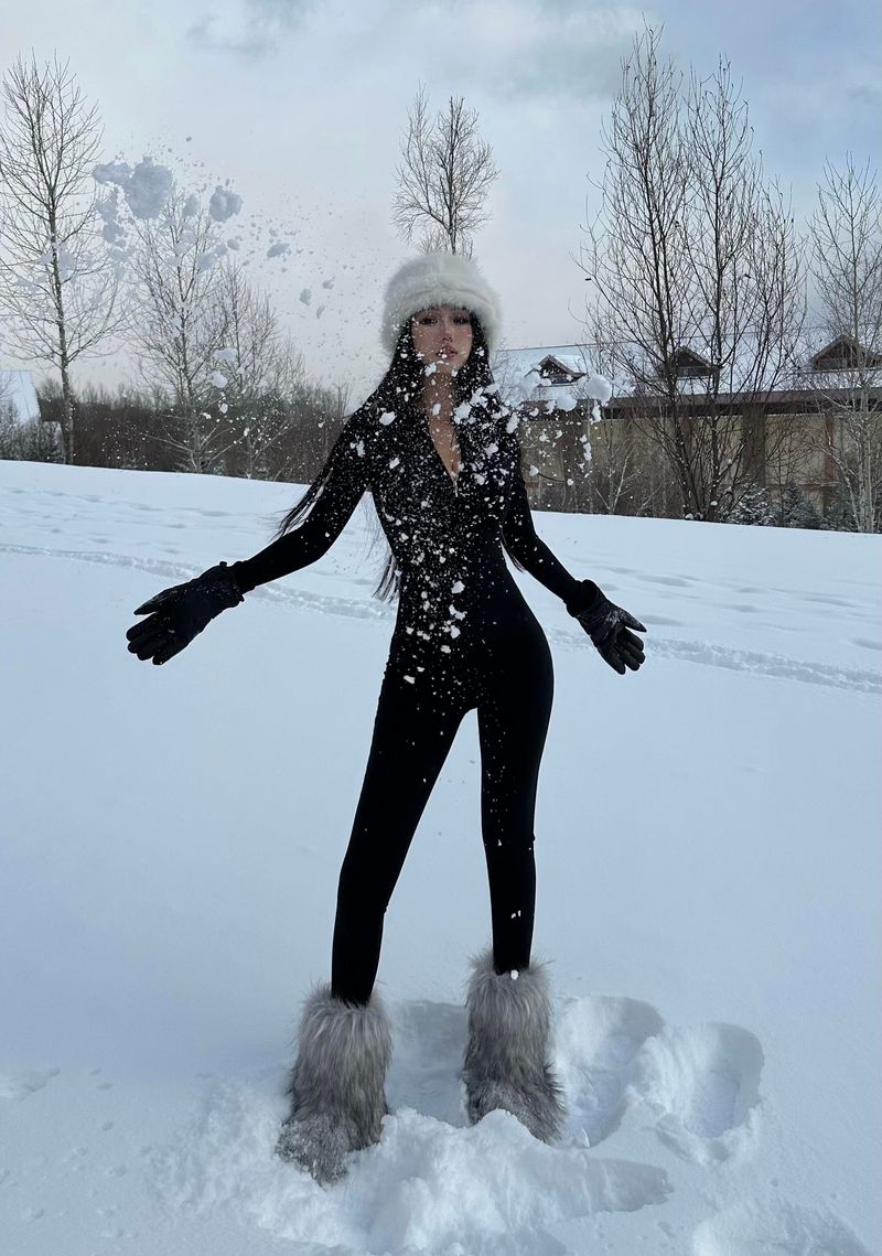 Stile Spicy Girl, attillato per le donne in autunno inverno, con base in pile spesso e tuta a maniche lunghe come_voghion.com