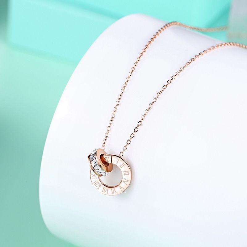 Nouveau collier ras du cou en acier titane inaltérable pour femme, tendance et simple, avec un trèfle à quatre feuilles et un style élégant._voghion.com