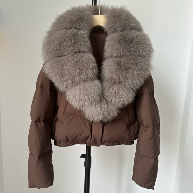 Piumino corto da donna con collo oversize in pelliccia di volpe - Cappotto invernale alla moda con piumino d'anatra bianca, pelliccia staccabile, vestibilità ampia, vari colori_voghion.com