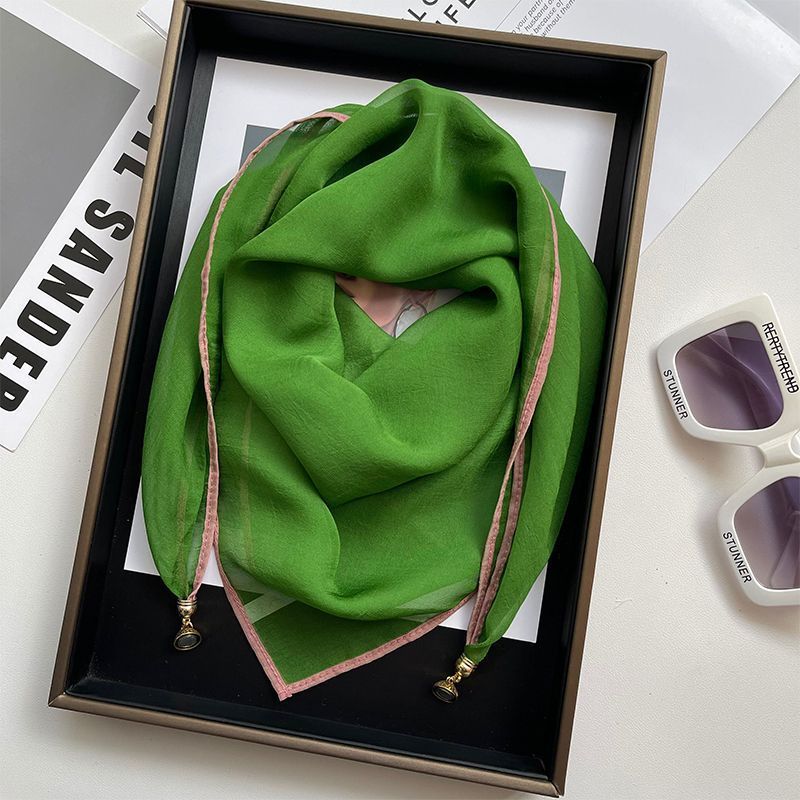 Fortschrittlicher Damen-Schal aus einfarbigem Tencel mit französischem Anhänger, kleinem duftendem Magnetknopf, 70 Quadraten, dünner Gaze_voghion.com