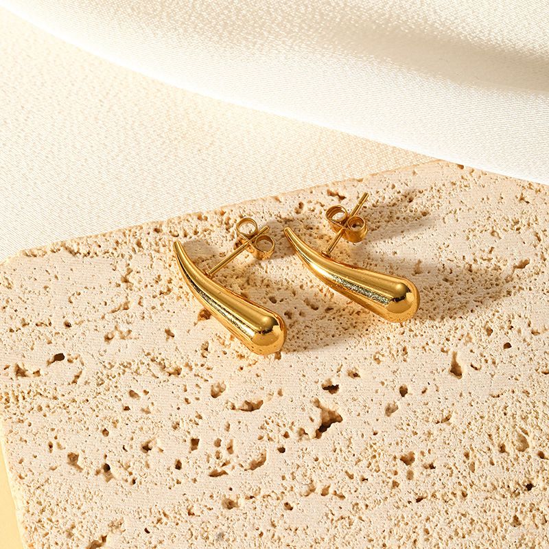 Classico moda vento freddo gancio orecchio femminile goccia d'acqua design personalizzato orecchini in acciaio al titanio temperamento versatile_voghion.com