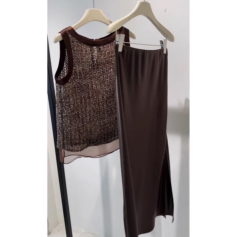 Completo estivo unico e bellissimo in due pezzi di acetato e raso color caffè per donna, modello 2025_voghion.com