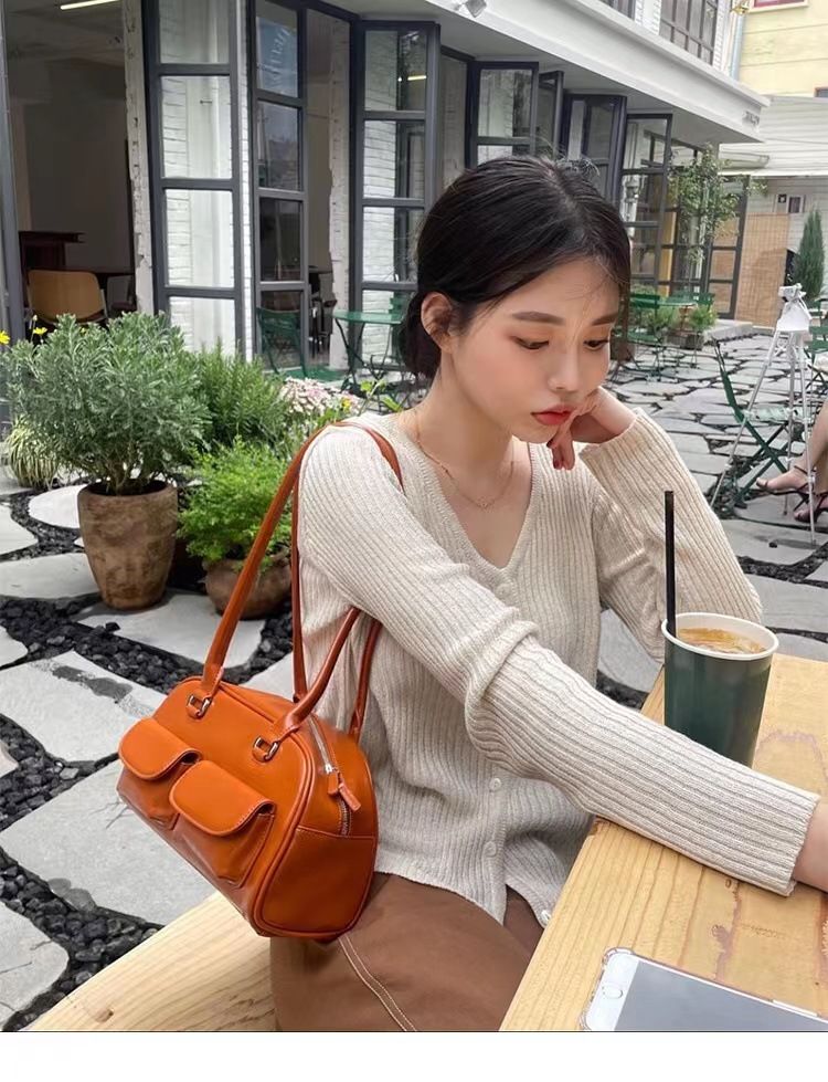 Lõuna-Korea 2024. aasta uus niši disainiga õlivaha bowlingu vaba aja veetmise kaenlaaluste pendeldamiseks mõeldud käeshoitav õlakott_voghion.com