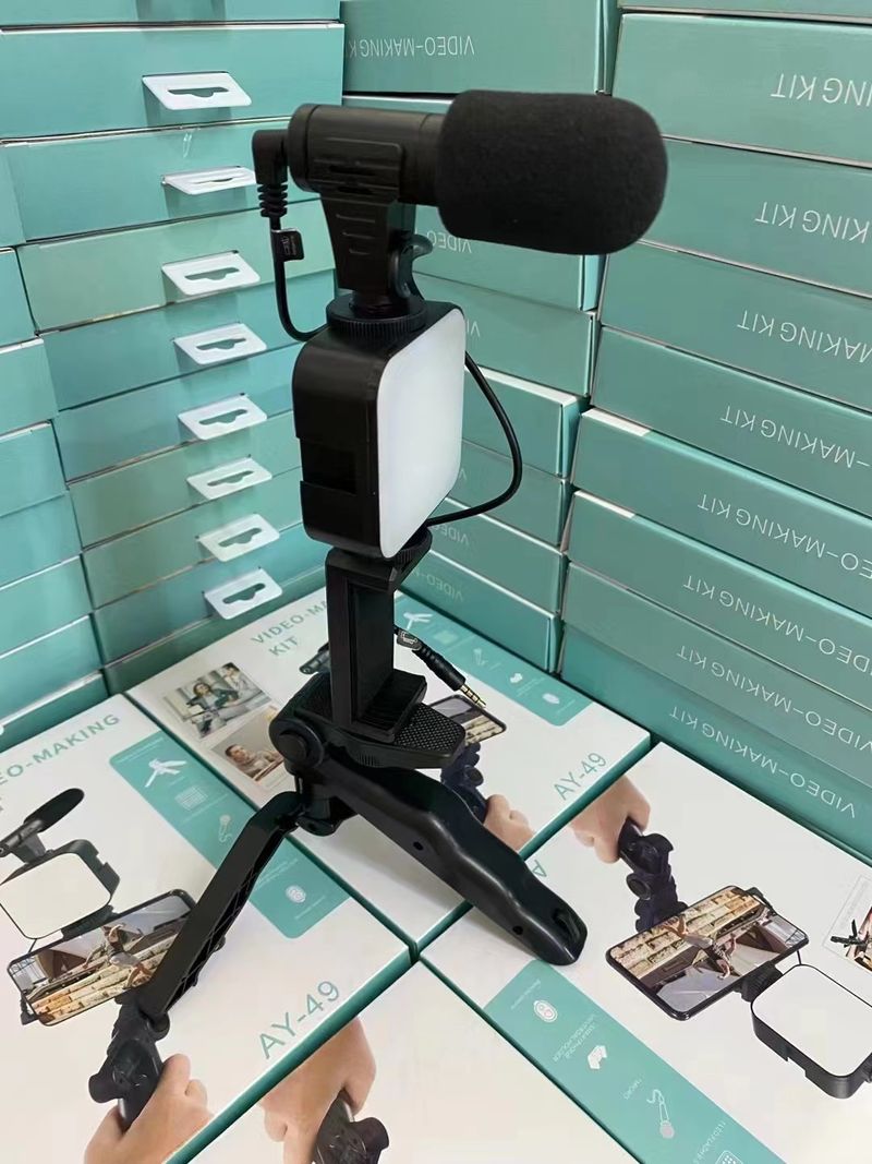 Pocket Light Live Set Microphone Wireless Live Light Volg Video Shooting Light_voghion.com
