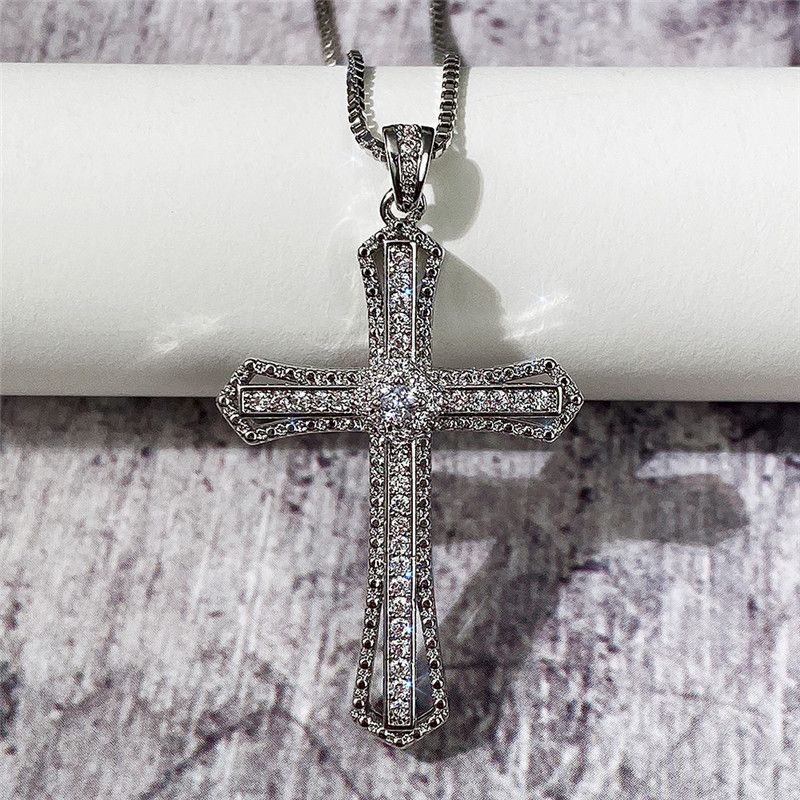 Heiße Verkäufe Huitan Hip Hop Kreuz Halskette für Frauen mit schillerndem CZ-Stein Silberfarbe Cooles Hals-Accessoires Party Trendy Schmuck_voghion.com