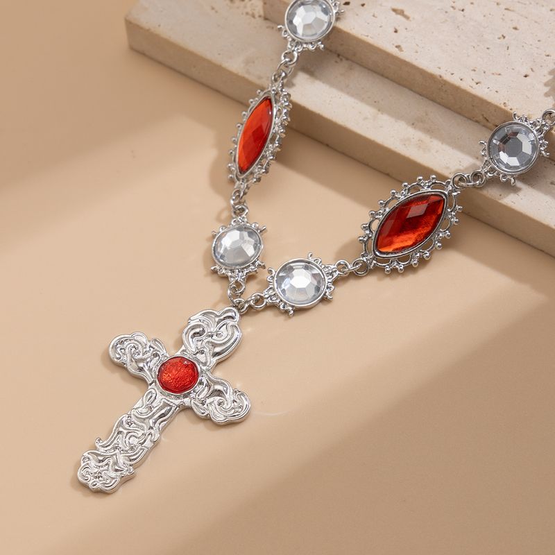 Ins Light Luxury Diamond Red Cross Anhänger Personalisierte Halskette aus flüssigem Lavametall_voghion.com