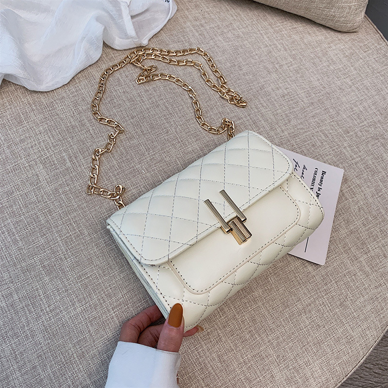 Borsa a tracolla quadrata piccola con catena ricamata e trapuntata da donna, 2020_voghion.com