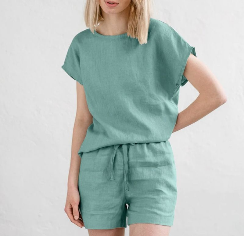 Tuta da donna con maniche corte, in cotone e lino, stile retrò, casual, tinta unita, con coulisse e pantaloncini._voghion.com
