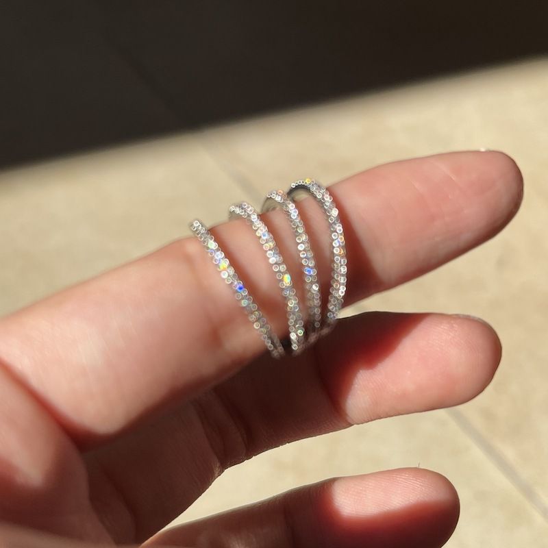 Anello sottile con mini diamanti scintillanti colorati impilabile, personalità della moda coreana Ins Niche_voghion.com