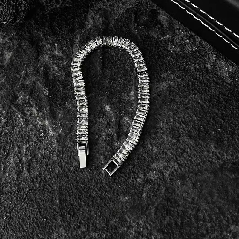 Bracciale da uomo in acciaio al titanio con zirconi sintetici intarsiati, bracciale di nicchia leggero e lussuoso, regalo semplice, versatile e alla moda per_voghion.com