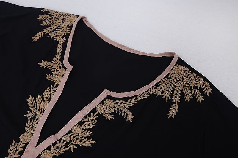"Elegantes, besticktes Strandkleid – Langer Cardigan mit Schlitzrock für Resort, Pool und Bikini"_voghion.com