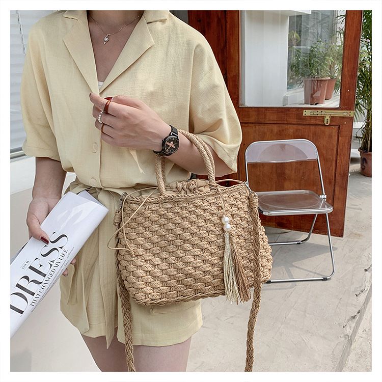 Borsa a tracolla da donna, in stile etnico, con cestino intrecciato, in paglia, estiva, con perle e nappa, per le vacanze_voghion.com