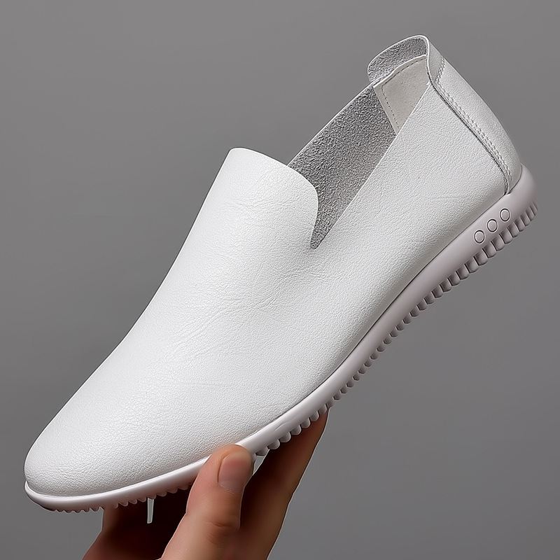 Mocassini leggeri slip-on da uomo, adatti a tutte le stagioni, in pelle bianca estiva, con suola morbida._voghion.com