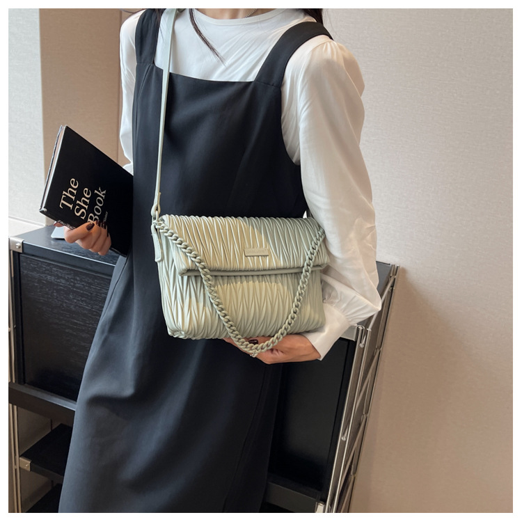 Borsa a pieghe a catena da donna 2023 Borsa quadrata piccola nuova moda estiva Borsa a tracolla a catena semplice di alto livello_voghion.com