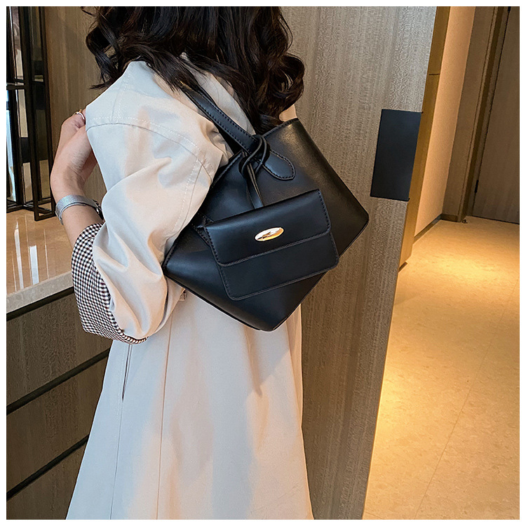 Borsa piccola portatile di moda estiva nuova borsa a secchiello casual semplice da donna 2023 borsa per ascelle suocera con trama di nicchia_voghion.com