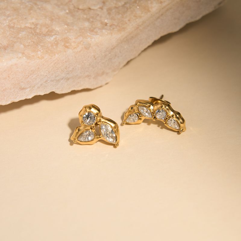 Orecchini da donna in acciaio al titanio placcati oro K retrò, piccoli e squisiti, con combinazione di zirconi_voghion.com