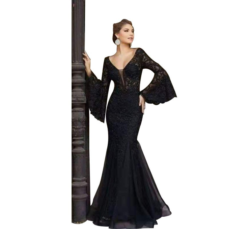 Abito da sera aderente nero con ricami in pizzo da donna_voghion.com