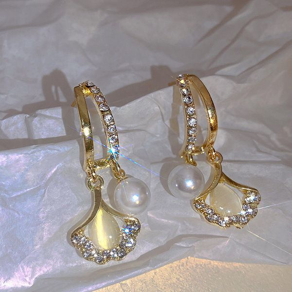 Orecchini Sansheng Youxing con pietra occhio di gatto super lucida e intarsio di diamanti, clip per orecchini in foglia d'argento, design ad ago d'argento, orecchini di celebrità di Internet_voghion.com