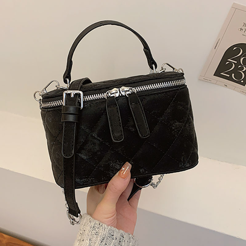 High-end kleine geurige windfluwelen make-up Mini 2024 nieuwe mode Lingge Chain Box Bag_voghion.com