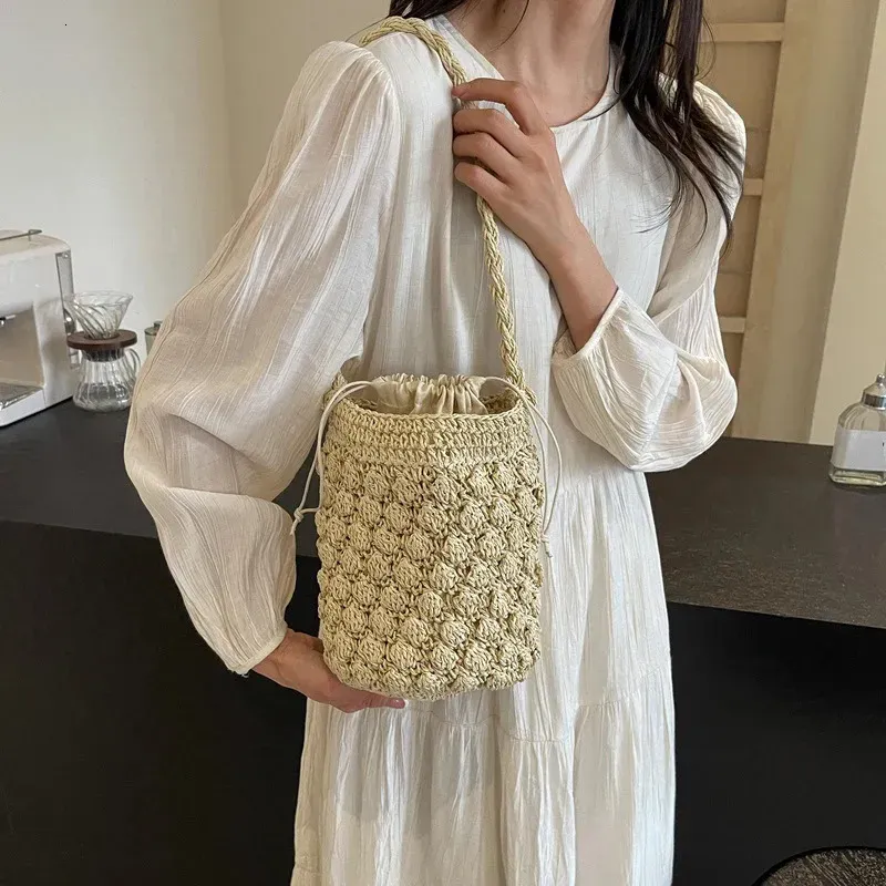 Borsa a tracolla piccola da donna alla moda, in tinta unita, intrecciata, leggera, all'uncinetto, 250707_voghion.com