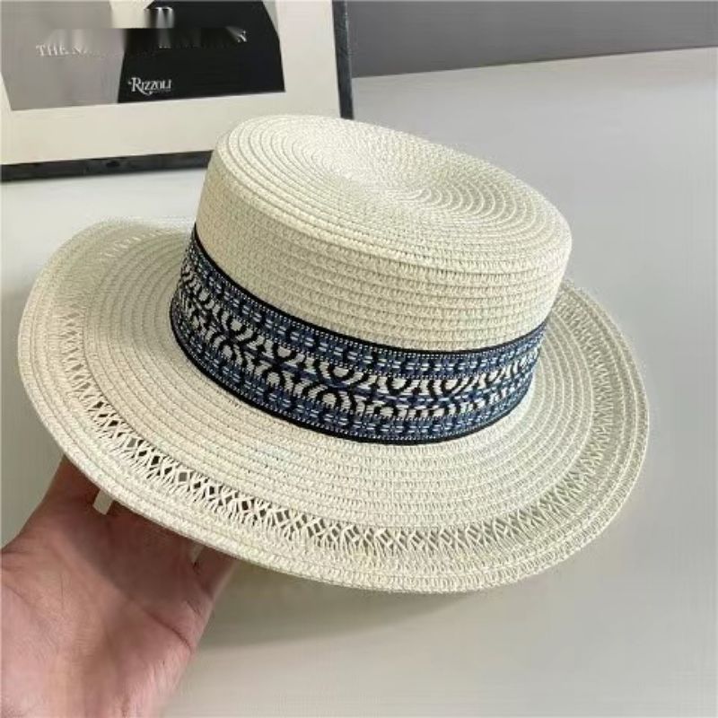 Heißer Verkauf von flachem Strohhut im ethnischen Stil für Männer und Frauen im Sommerausflug 2024. Sonnenschutzmode. Vielseitiger ausgehöhlter Spitzensandalenhut_voghion.com