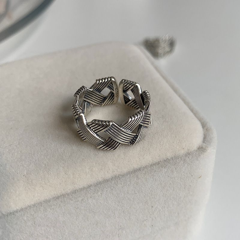 Korean Ring For Women, Ins Style, Niche Silver-Plated Ring, Simple And Unique, Vintage Texture, Crossed Braided Design_voghion.com