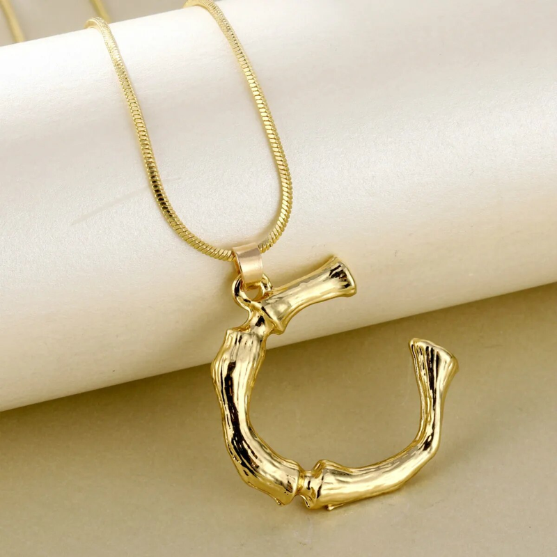 Vendita calda Collana con ciondolo a forma di lettera da donna, realizzata in bambù_voghion.com