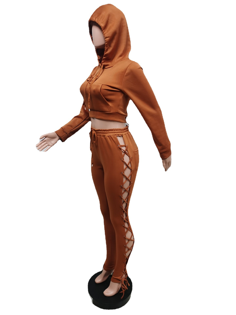 Modischer Damenanzug mit Schnürung und Hut_voghion.com