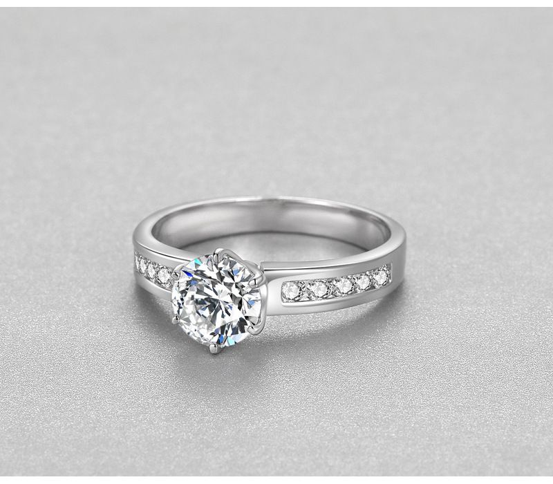 YJZ107 Sechs Klauen 1.25 Karat 5A Zirkon Damen Simuléiert Versëlwert Platin Kroun Diamant Hochzäitsring_voghion.com