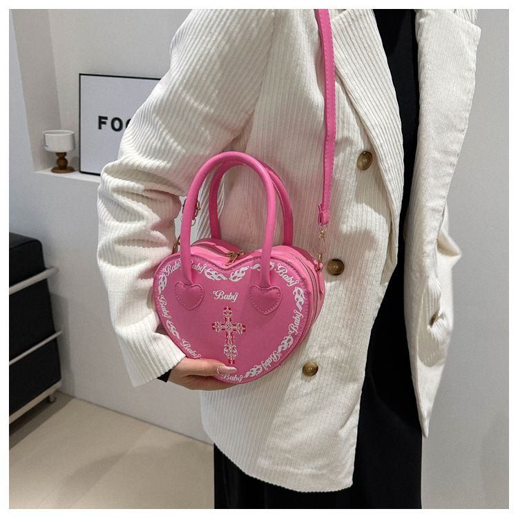Borsa da donna personalizzata Rivet Punk Dark 2024 Nuova borsa a forma di cuore, borsa a tracolla incrociata, borsa a tracolla per donna_voghion.com